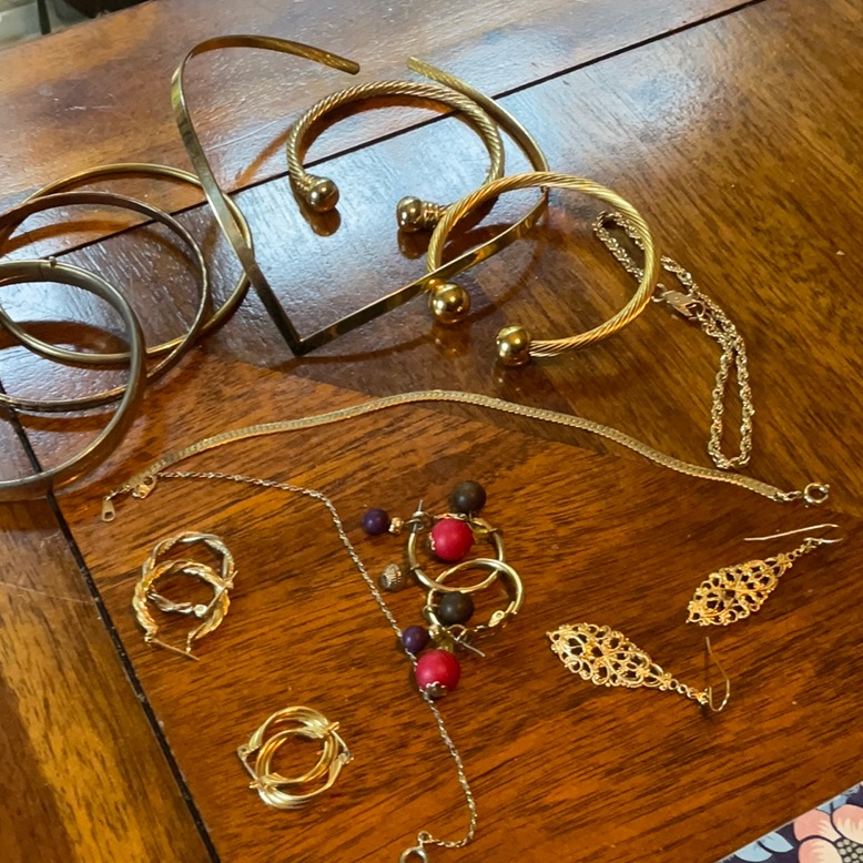 Crazy Clear Out Gold Tone Bundle! 13 Pcs!